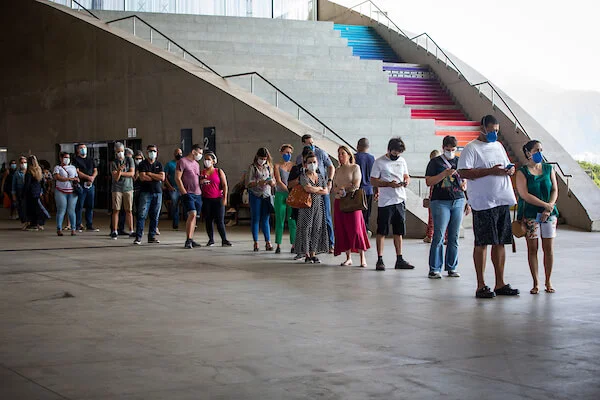 RJ: vacinação de adolescentes é retomada após uma semana suspensa
