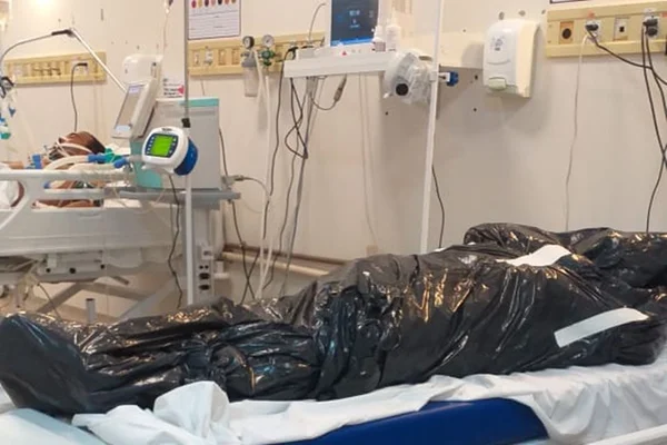 Corpo em saco preto em UTI do DF