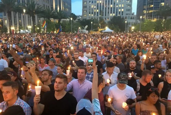 Funcionários e voluntários prometem reabrir boate Pulse em Orlando