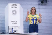 Atual governadora chegou ao local de votação junto das senadoras eleitas Michelle Bolsonaro (PL) e Bia Kicis (PL) Atual governadora chegou ao local de votação junto das senadoras eleitas Michelle Bolsonaro (PL) e Bia Kicis (PL)