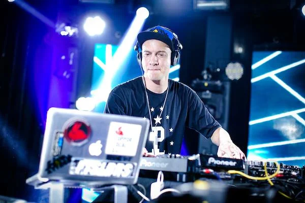 DJ Shark fala sobre a rotina da profissão: “Saúde em primeiro lugar”