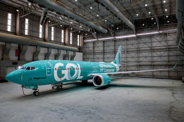 Gol repinta “avião verde” após acusação de fraude em programa