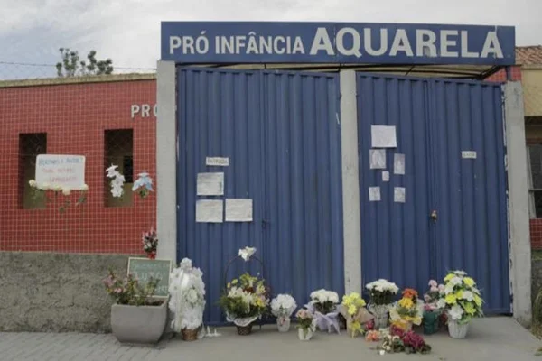 Homenagem aos mortes em ataque a creche em SC