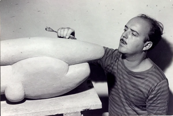Obras de Sergio Camargo dialogam com estrutura do Teatro Nacional