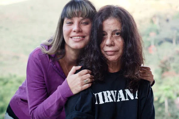 Maria Gladys: Mia Goth, atriz de Hollywood, suspende aluguel da mãe - Metrópoles