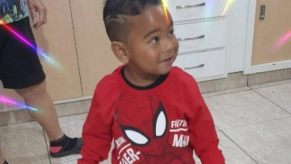 Ycaro brincava na rua quando foi atingido