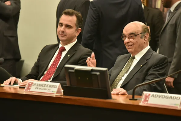 Relator inicia na CCJ leitura de parecer sobre denúncia conta Temer