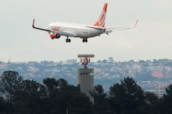 Vídeo: turbina de avião pega fogo durante decolagem no Ceará