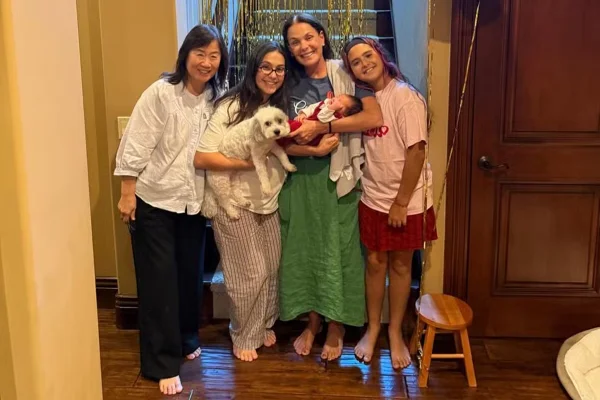 Fotos: Carolina Ferraz celebra vida de vovó com nascimento do primeiro neto