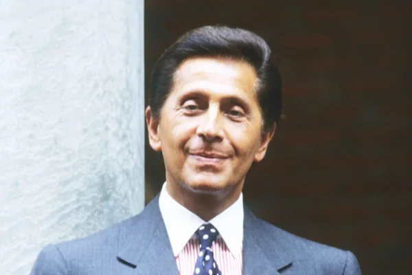 Quem foi Valentino Garavani, ícone da moda que morreu aos 93 anos