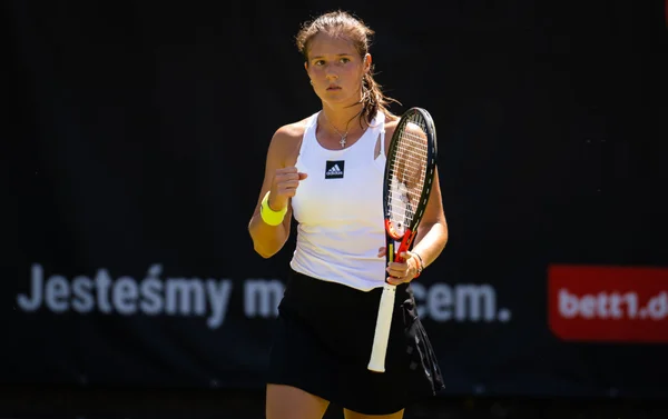 A tenista Daria Kasatkina comemora ponto - Metrópoles