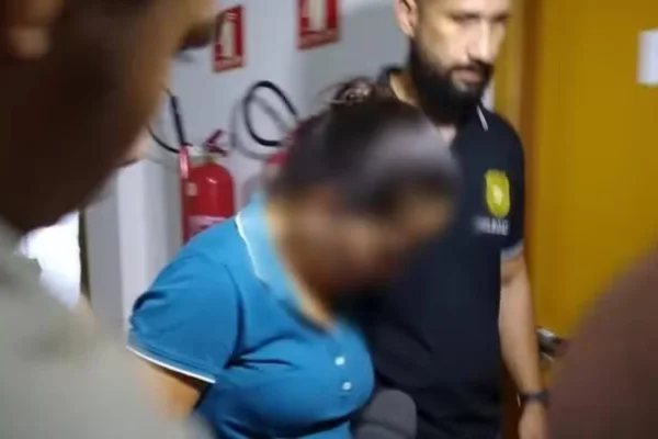 Imagem colorida, Mulher que lançou enteado do 4º andar é condenada a 17 anos de prisão - Metrópoles
