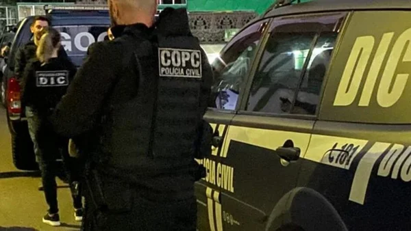Imagem colorida de agentes da Polícia Civil - Metrópoles