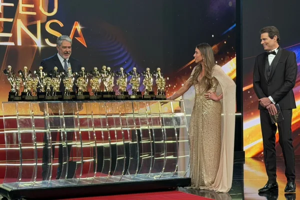 No Troféu Imprensa, Bonner diz se chorou ao deixar o Jornal Nacional