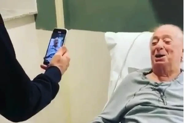 Filho de Raul Gil filma apresentador no hospital
