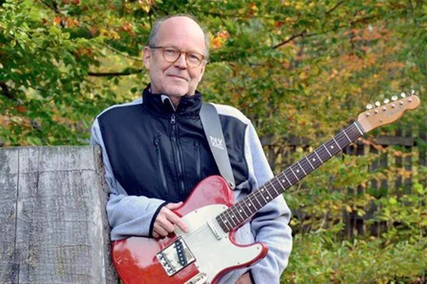 Morre Lasse Wellander, guitarrista do ABBA, aos 70 anos