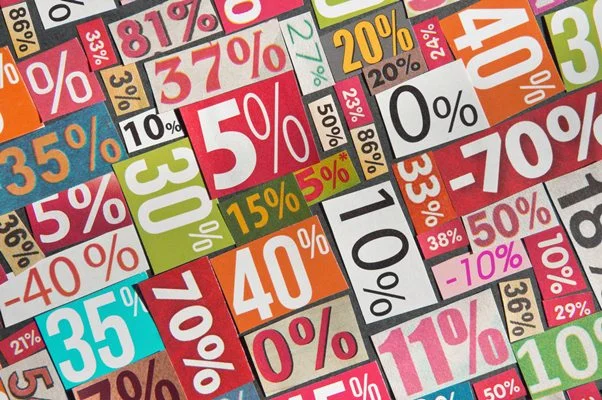 Descontos: como é necessário comprar produtos para estocar, é comum a compra de vários itens repetidos, sendo possível aproveitar as promoções de um atacado Descontos: como é necessário comprar produtos para estocar, é comum a compra de vários itens repetidos, sendo possível aproveitar as promoções de um atacado