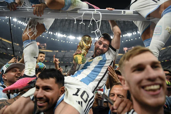 Parabéns, Messi! Craque faz 36 anos e recebe homenagem na cidade natal