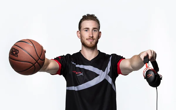 Ala Gordon Hayward é patrocinado pela HyperX, marca importante do mundo dos esportes eletrônicos