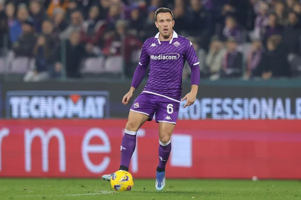 Arthur, meia da Fiorentina - Metrópoles