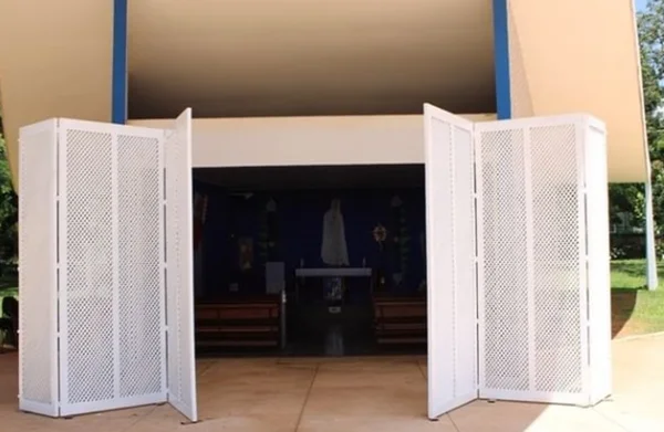 Portas da Igrejinha de Fátima