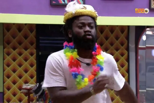 Vídeo: DG transforma sala do BBB22 em Sapucaí e mostra samba no pé