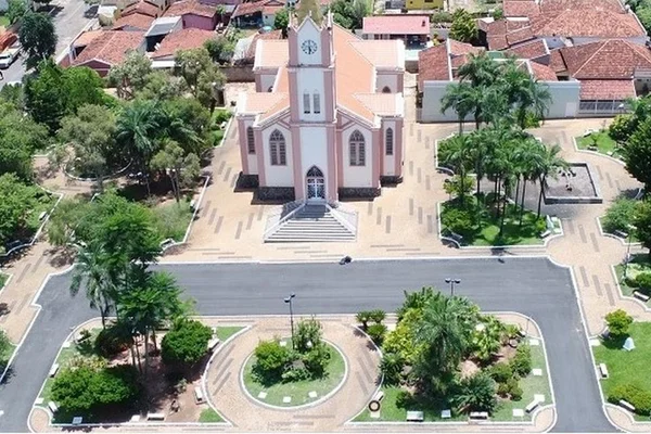 Cidade de Bolsonaro seria extinta com aprovação de PEC do governo