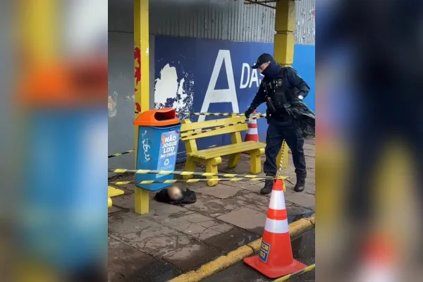 Crânio humano é encontrado em parada de ônibus no Rio Grande do Sul