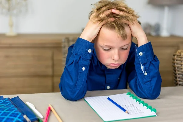 Mudar de escola no meio do ano para evitar reprovação, sim ou não?