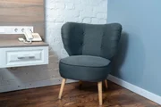 Poltronas também substituem as mesas de cabeceira