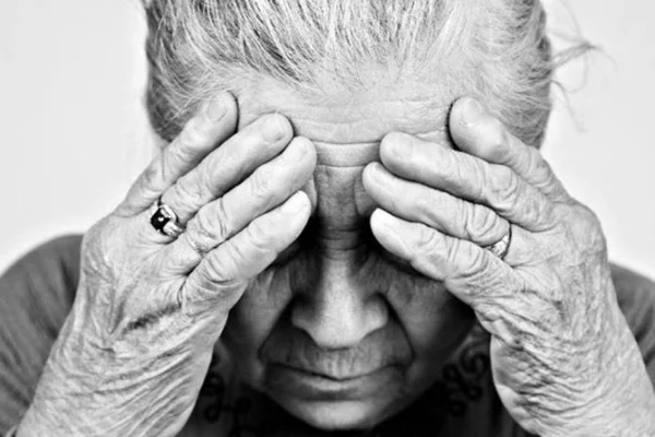 Ameaçada pelo marido, idosa de 73 anos pede separação e vai à polícia
