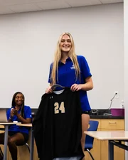 Jogadora de vôlei morre aos 20 anos meses após diagnóstico de doença rara - imagem 6 Jogadora de vôlei morre aos 20 anos meses após diagnóstico de doença rara - imagem 6