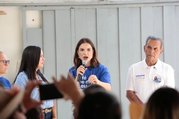 Na rodoviária, Paula Belmonte defende segurança no transporte para mulheres