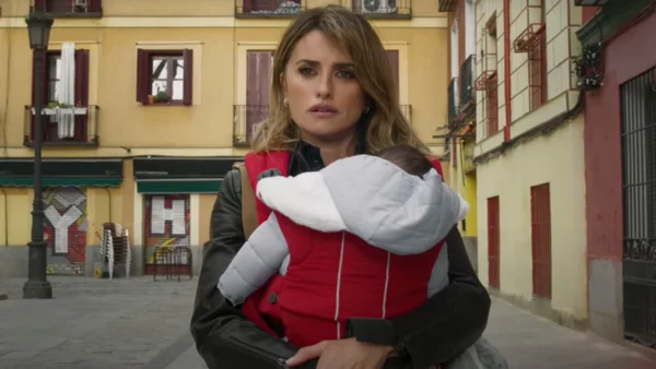 Penélope Cruz em cena do filme Madres Paralelas de Pedro Almódovar