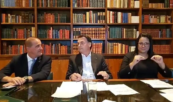 Bolsonaro pedirá por excludente de ilicitude a Maia e Alcolumbre