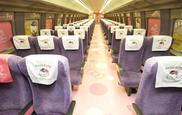 Trem-bala da Hello Kitty começa a fazer viagens no Japão