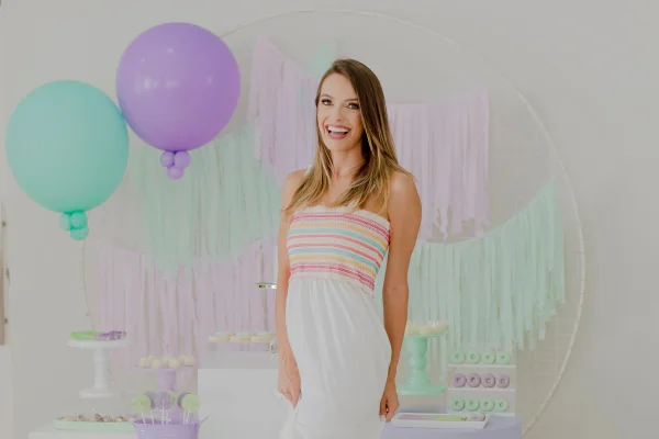Influenciadora Isadora Mendes realiza chá revelação intimista