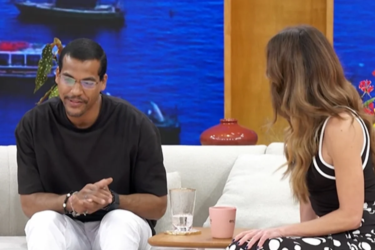 Imagem colorida do ator Marcello Melo Jr. no Encontro com Patrícia Poeta