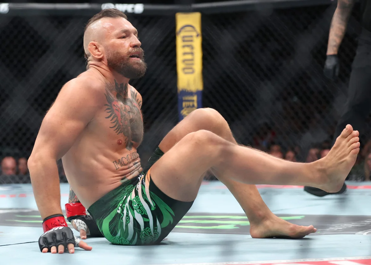 McGregor se lesionou no UFC 329 McGregor se lesionou no UFC 329