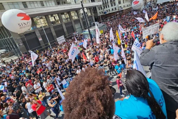 Manifestação de professores em frente à Prefeitura de SP - Metrópoles