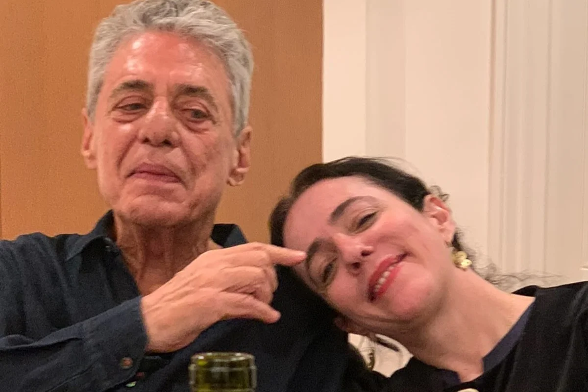Silvia Buarque é filha de Chico Buarque com Marieta Severo Silvia Buarque é filha de Chico Buarque com Marieta Severo