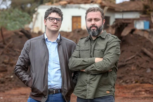 Murilo Rocha e Lucas Ragazzi lançam livro sobre Brumadinho