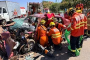 Mulher e criança são socorridas após carro bater em caminhão na DF-230 - imagem 3 Mulher e criança são socorridas após carro bater em caminhão na DF-230 - imagem 3
