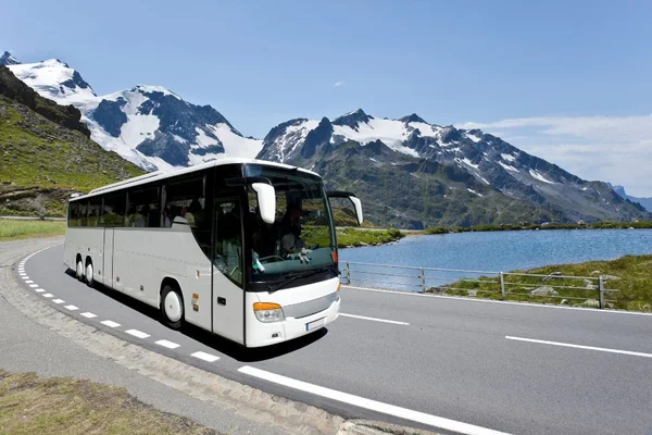 Viagem de ônibus mais longa do mundo percorrerá a Europa em 56 dias