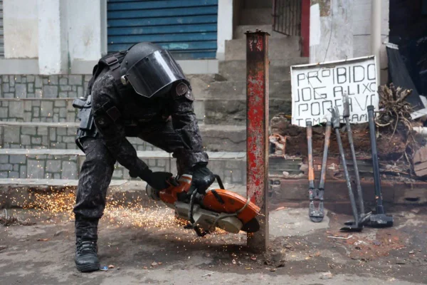 Ação da Polícia Militar em Paraisópolis, neste domingo (3/5)