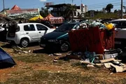 Lixo acumulado nos arredores do comércio informal