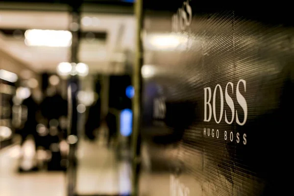 Hugo Boss do Brasil indenizará consumidor que teve terno rasgado