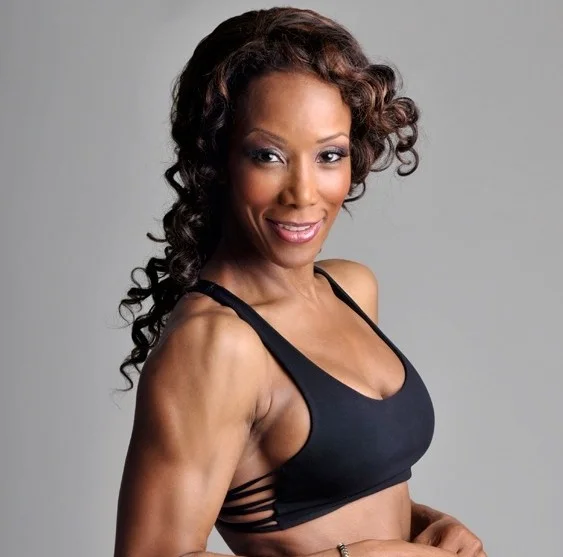 Avó de 64 anos vira musa fitness após terminar relacionamento abusivo
