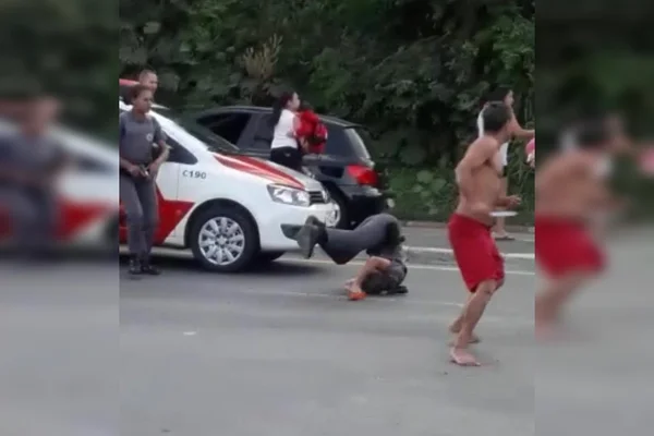 Homem esfaqueia PM durante abordagem e é morto em SP. Veja imagens