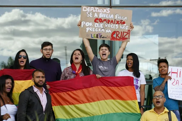AGU questiona STF se criminalização da homofobia atinge liberdade religiosa